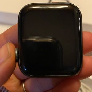 Series 4 space gray 40mm Apple Watch (GPS + Cel)